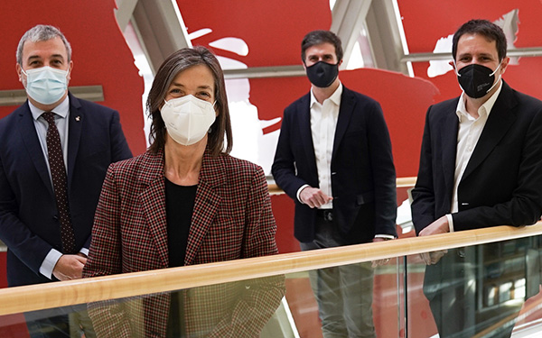 Albert Bravo-Biosca and others wear masks and pose for a photo during the pandemic