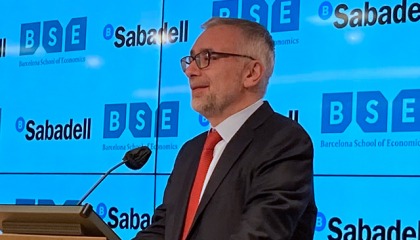 Fabrizio Zilibotti delivers 42nd Barcelona School of Economics lecture at Banc Sabadell Fabrizio Zilibotti speaking during the lecture
